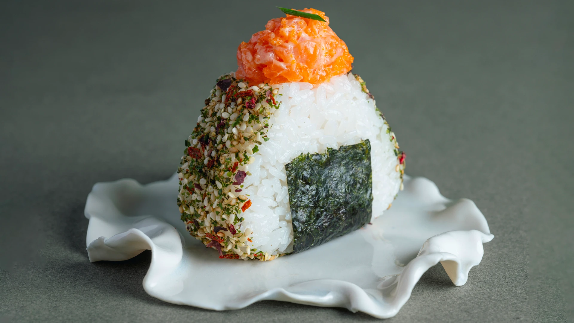 Crunchy Onigiri Saumon Spicy